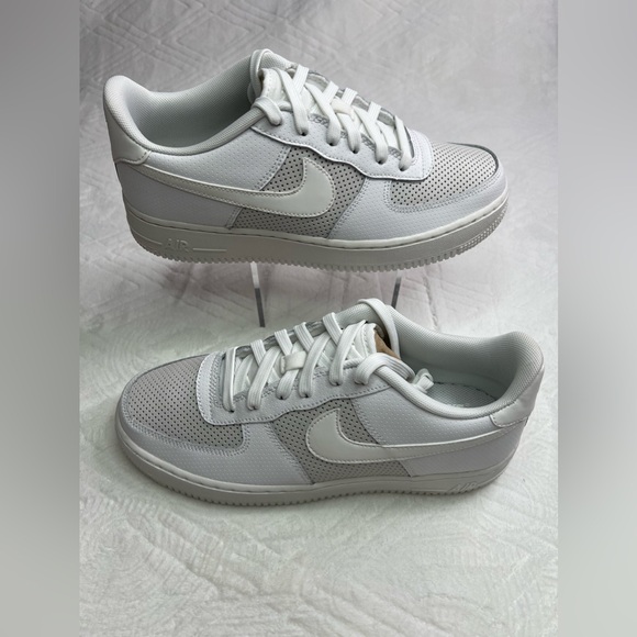 19: Nike Air Force 1 LV8 (GS) - Picture 4 of 12